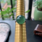 18K金镶嵌蓝水蛋面戒指